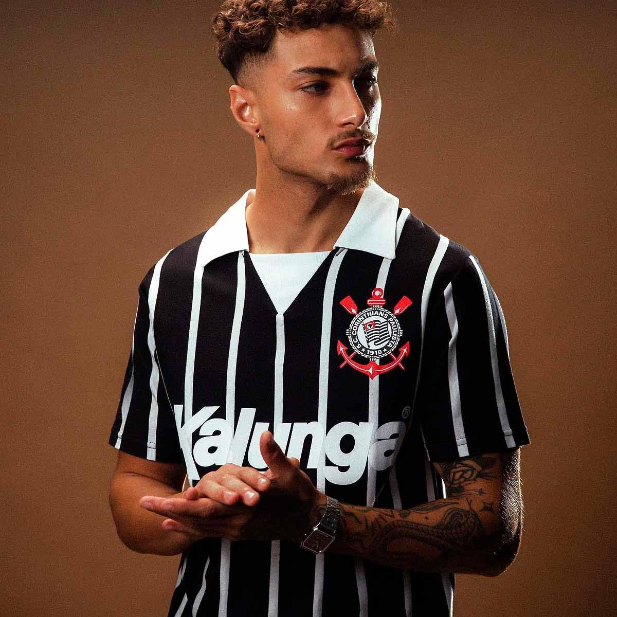 CAMISA POLO CORINTHIANS RETRÔ KALUNGA, MASCULINA, PRETA - Imagem 3